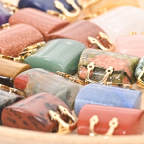 🆕New Amethyst Crystal Gemstone Hand Bag Hand Carved- Figurine or Pendent 2pcs - Picture 11 of 13